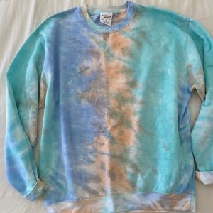 Comfy tie dye sweatshirt (never worn)
